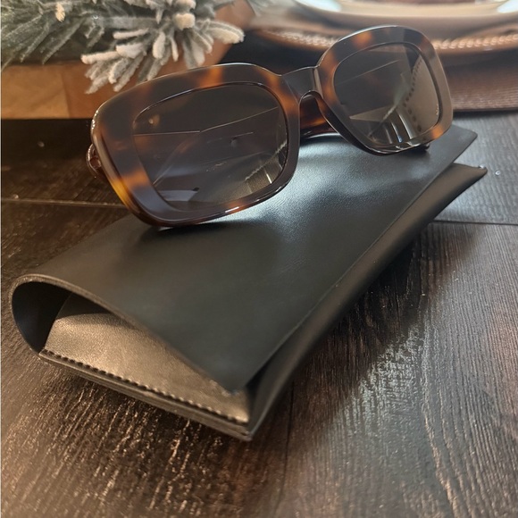 YSL sunglasses - Picture 2 of 4